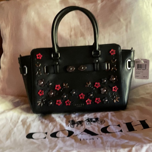 COACH - 1941 - FLRL APPL BLKE 25. New with tag.